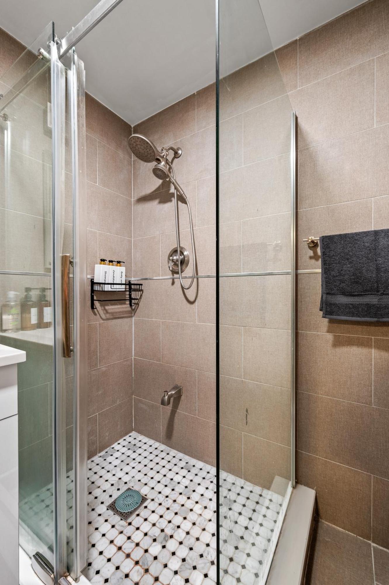 Active Park East 3bedrooms 2 Bathrooms 1700 Sf *