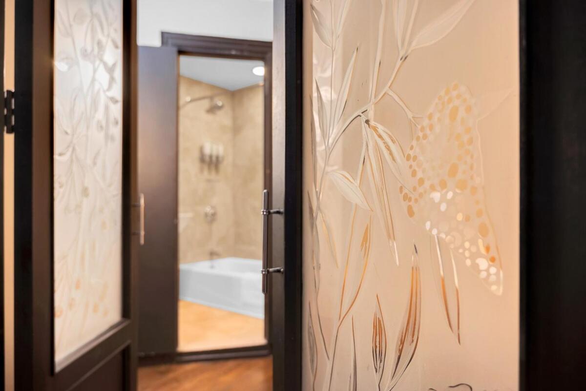 Stunning In Heart Of With Gym &