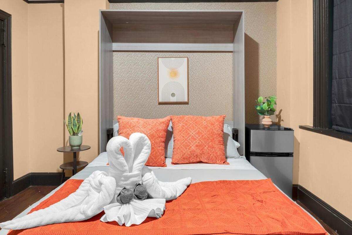 Stunning In Heart Of With Gym & Apartment New York