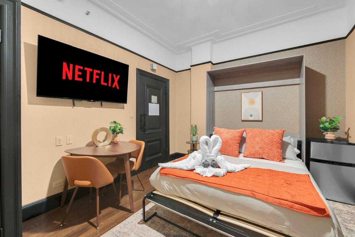 Stunning In Heart Of With Gym & * New York