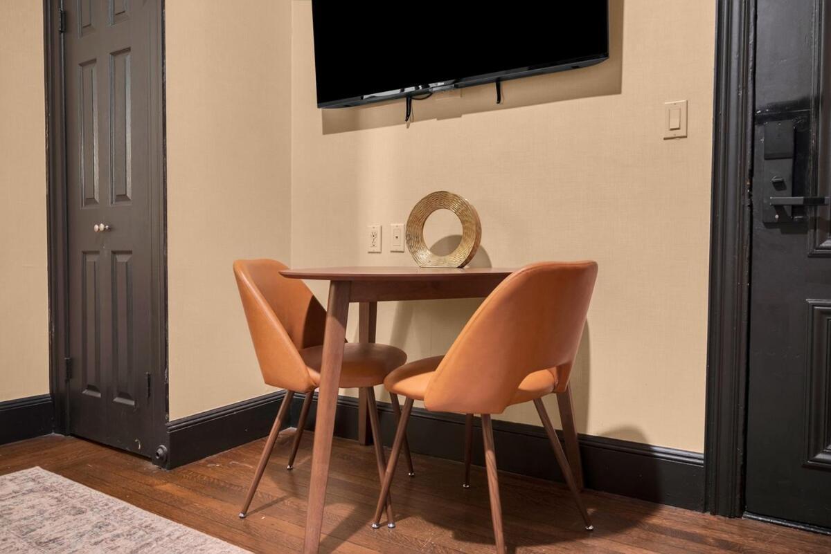 Apartment Stunning In Heart Of With Gym &