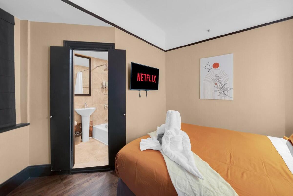 Stunning In Heart Of With Gym & Appartement