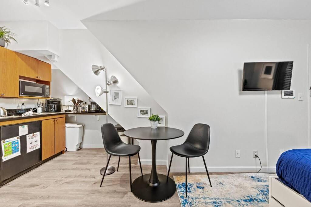 Location Studio, Walk To Times Square