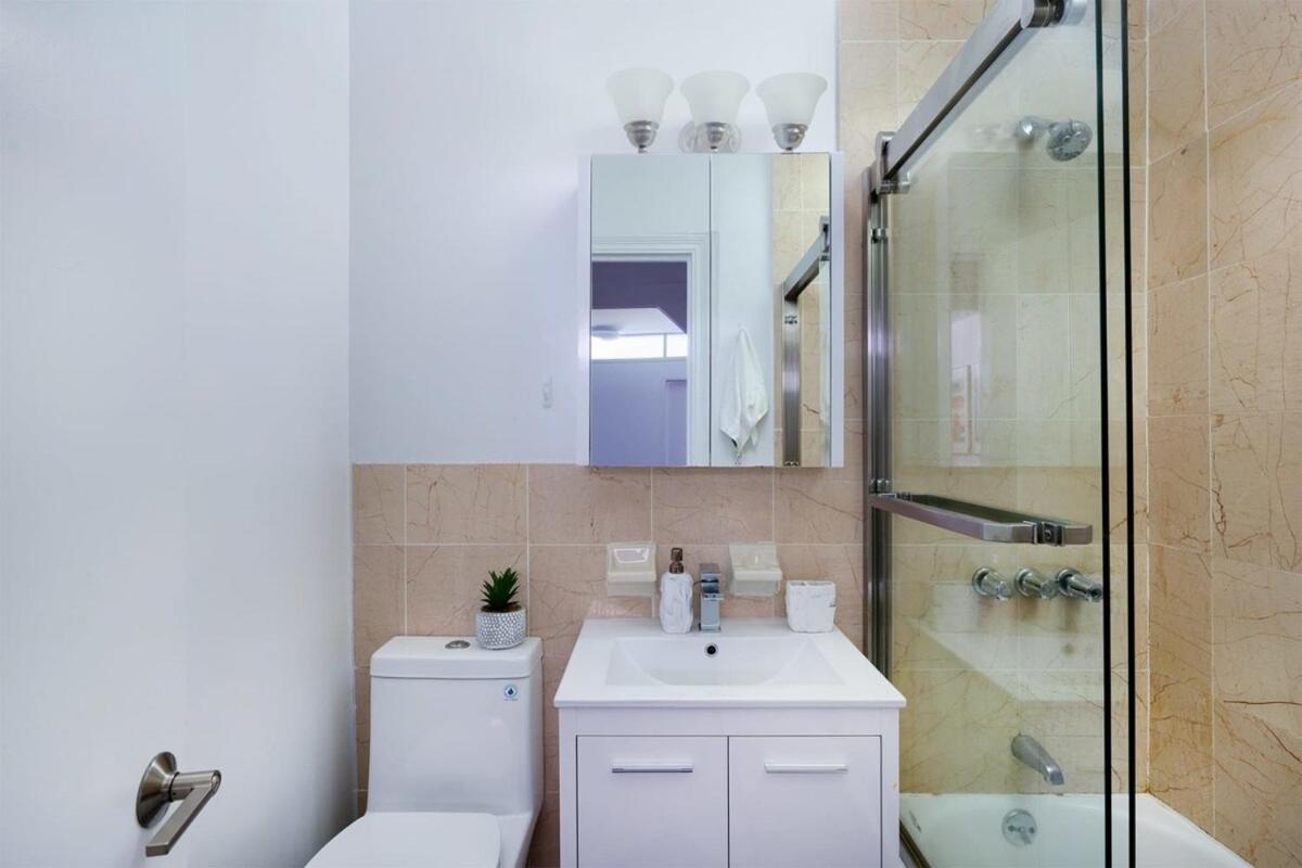 Apartment 444-3a Newly Renovated 1br - Elevator Building *