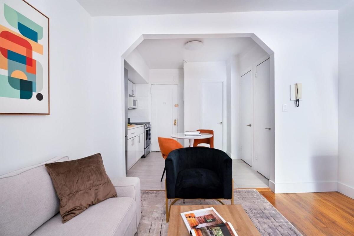 444-3a Newly Renovated 1br - Elevator Building Apartment *