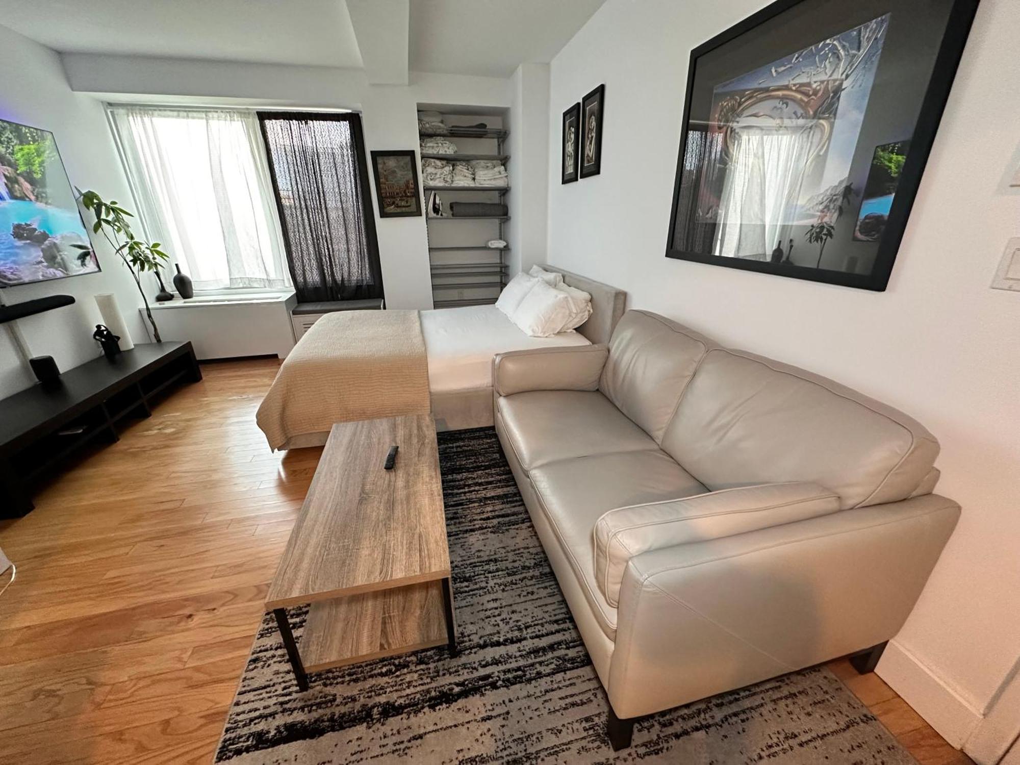 Modern With Private Bathroom And Kitchen New York