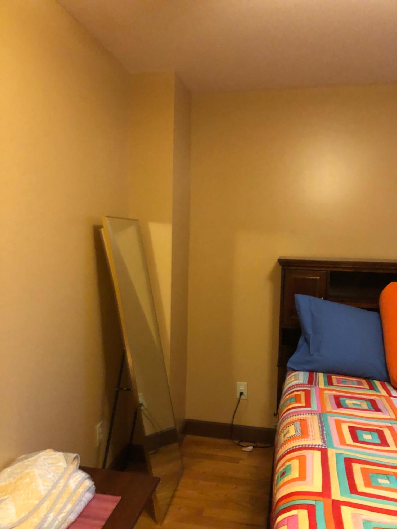 Guest house Private Unit - Shared Public Space