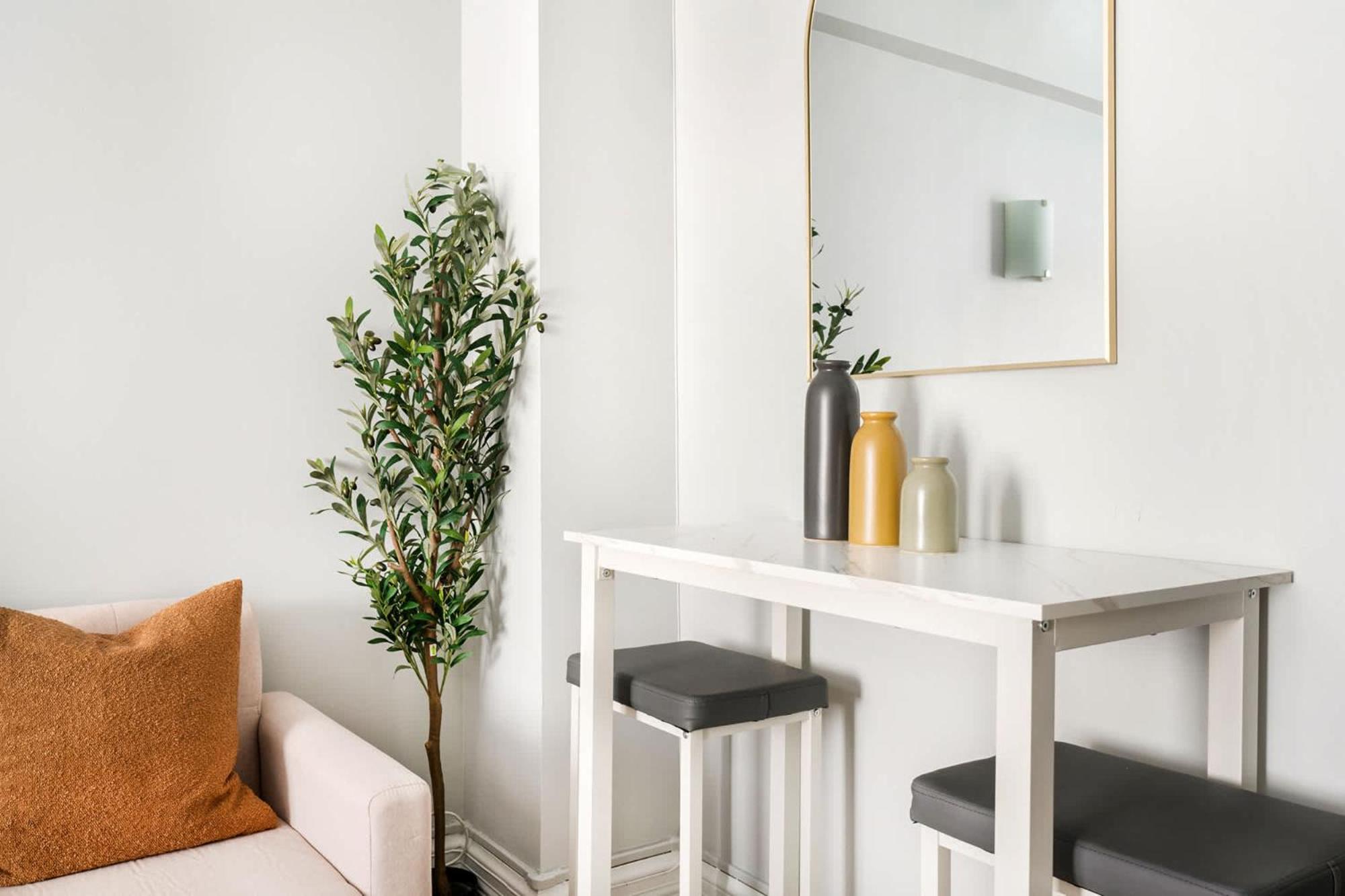 73-304 Newly Reno Uws Doorman Gym Laundry Apartment