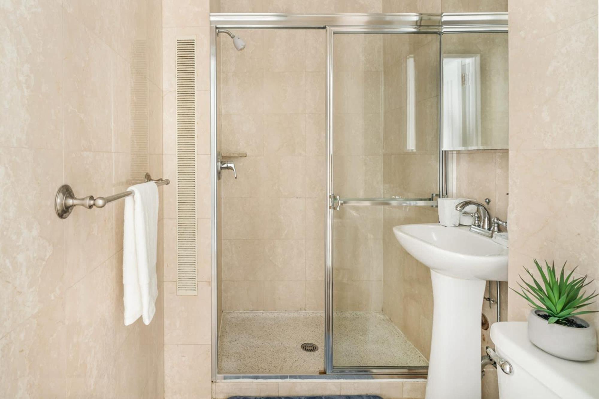 Apartment 73-304 Newly Reno Uws Doorman Gym Laundry *