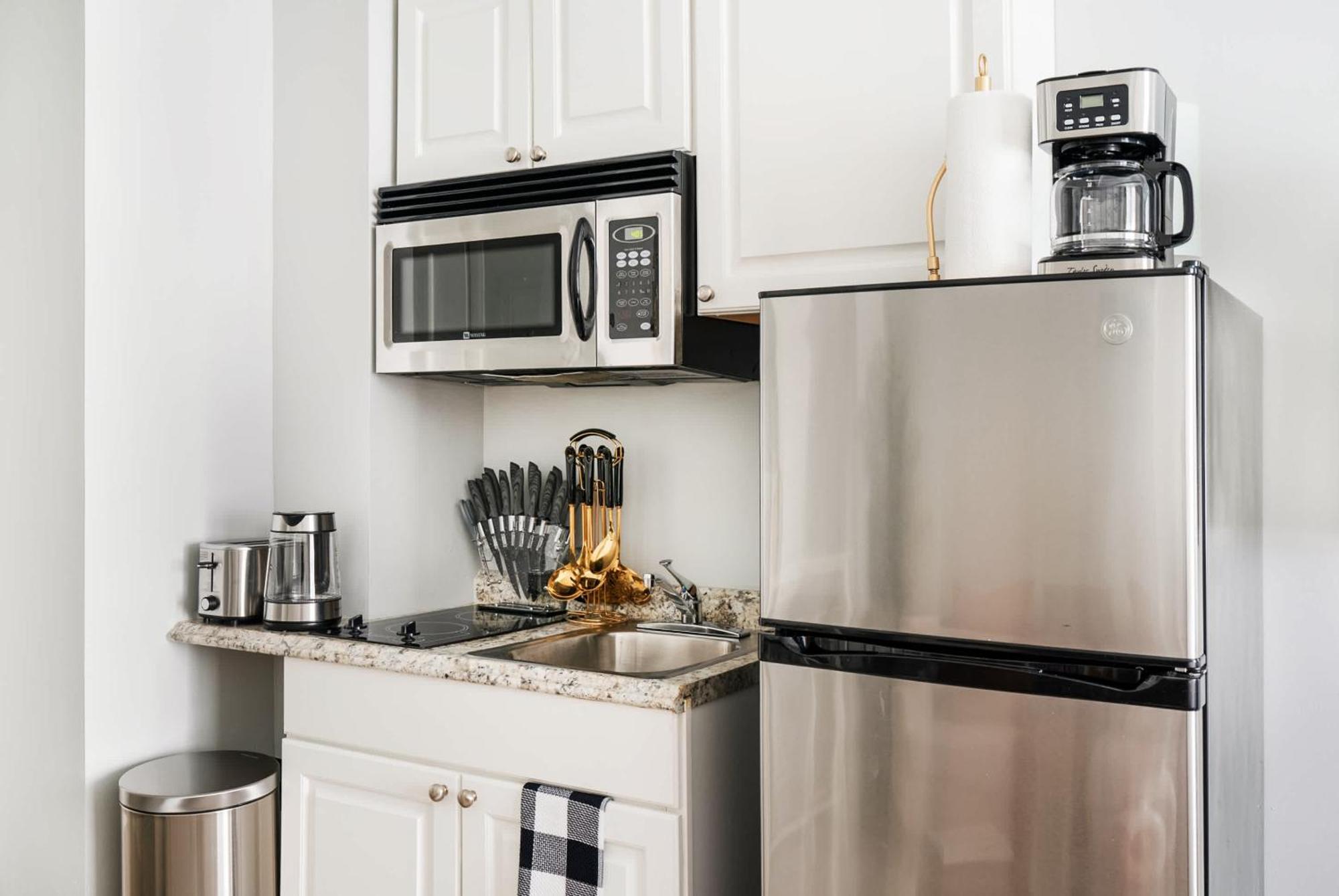 73-304 Newly Reno Uws Doorman Gym Laundry * New York