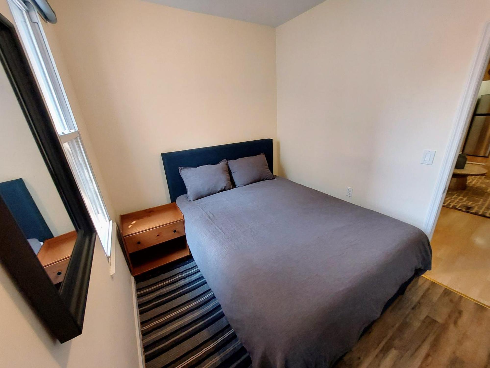 Comfortable With Workstation Apartment *