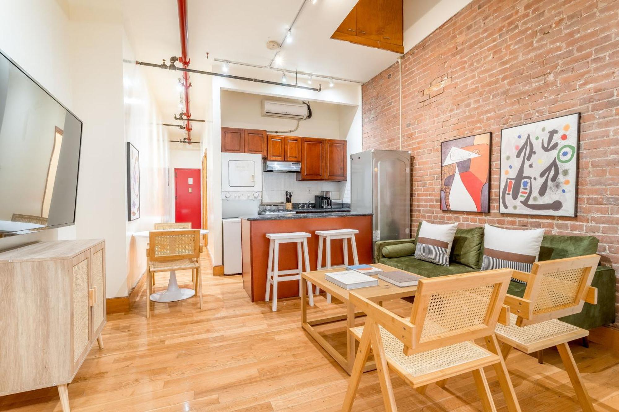 Wonderful 3br 1bath Only Steps From Times Square & Park Appartement