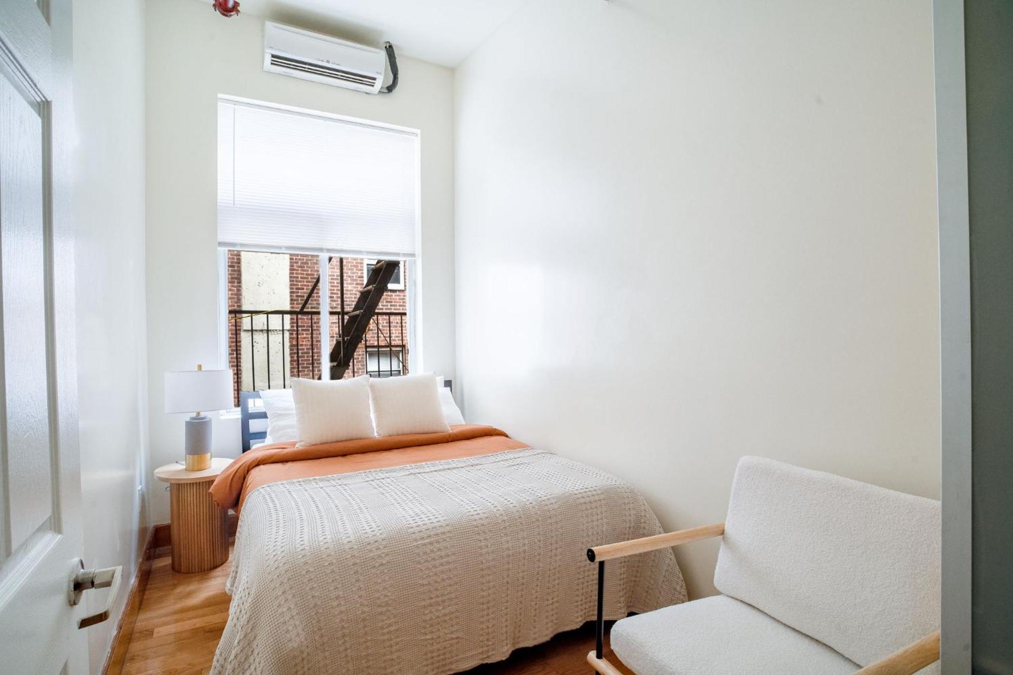 Wonderful 3br 1bath Only Steps From Times Square & Park Appartement