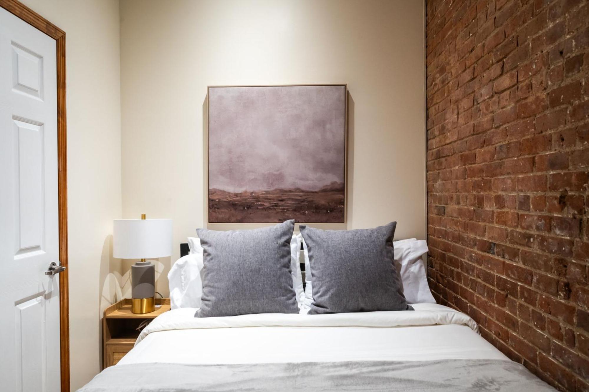 Wonderful 3br 1bath Only Steps From Times Square & Park Appartement