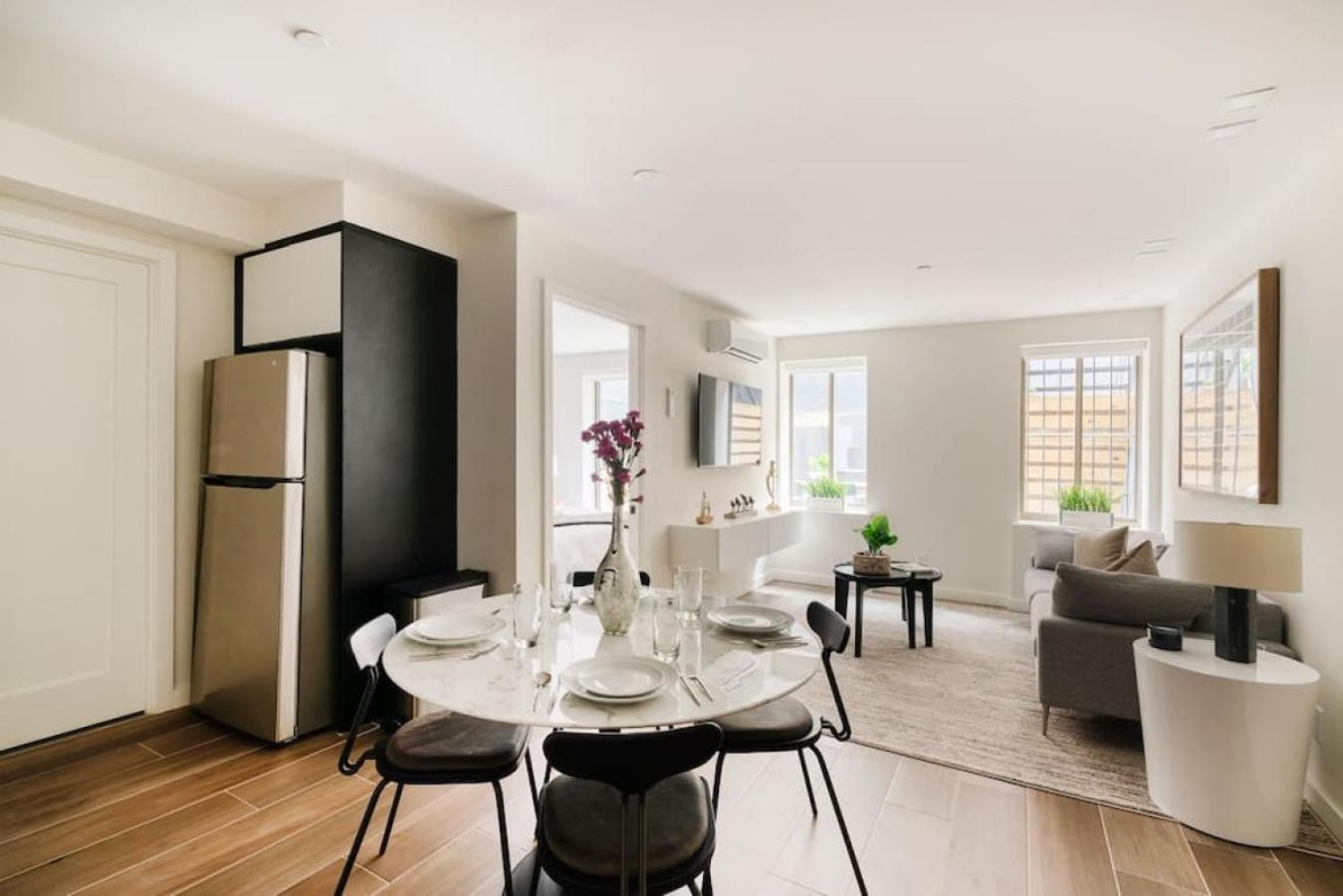 Massive 1br W Private Patio In Upper East Side Hotel