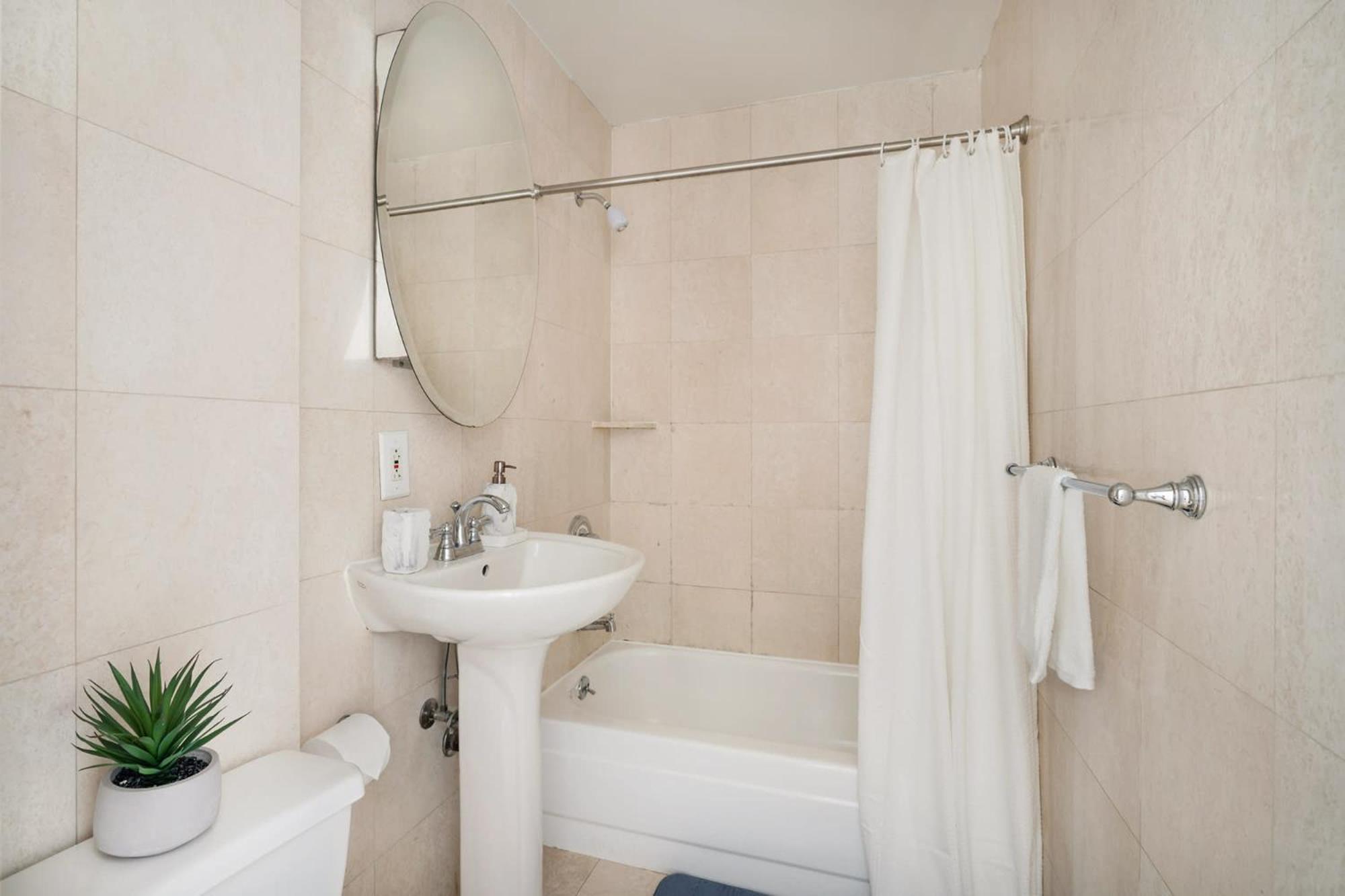 73-518 Newly Reno Uws Doorman Gym Laundry Apartment New York