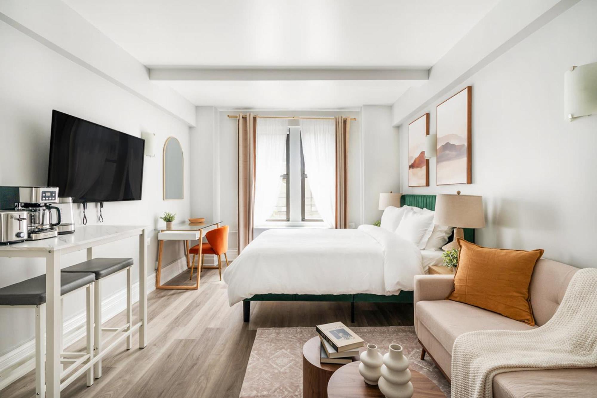 73-518 Newly Reno Uws Doorman Gym Laundry New York