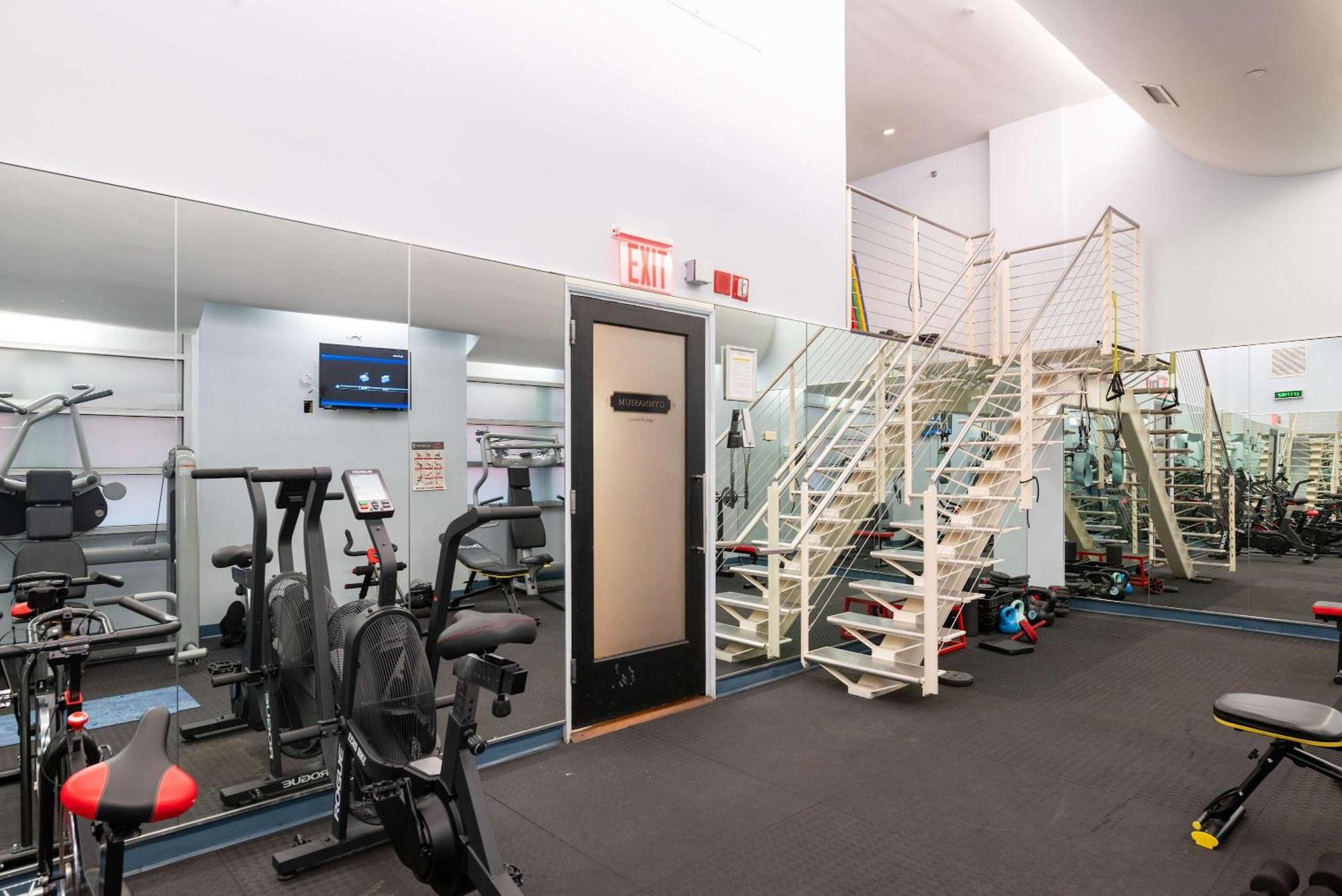 Stunning In The Heart Of Gym Appartement *