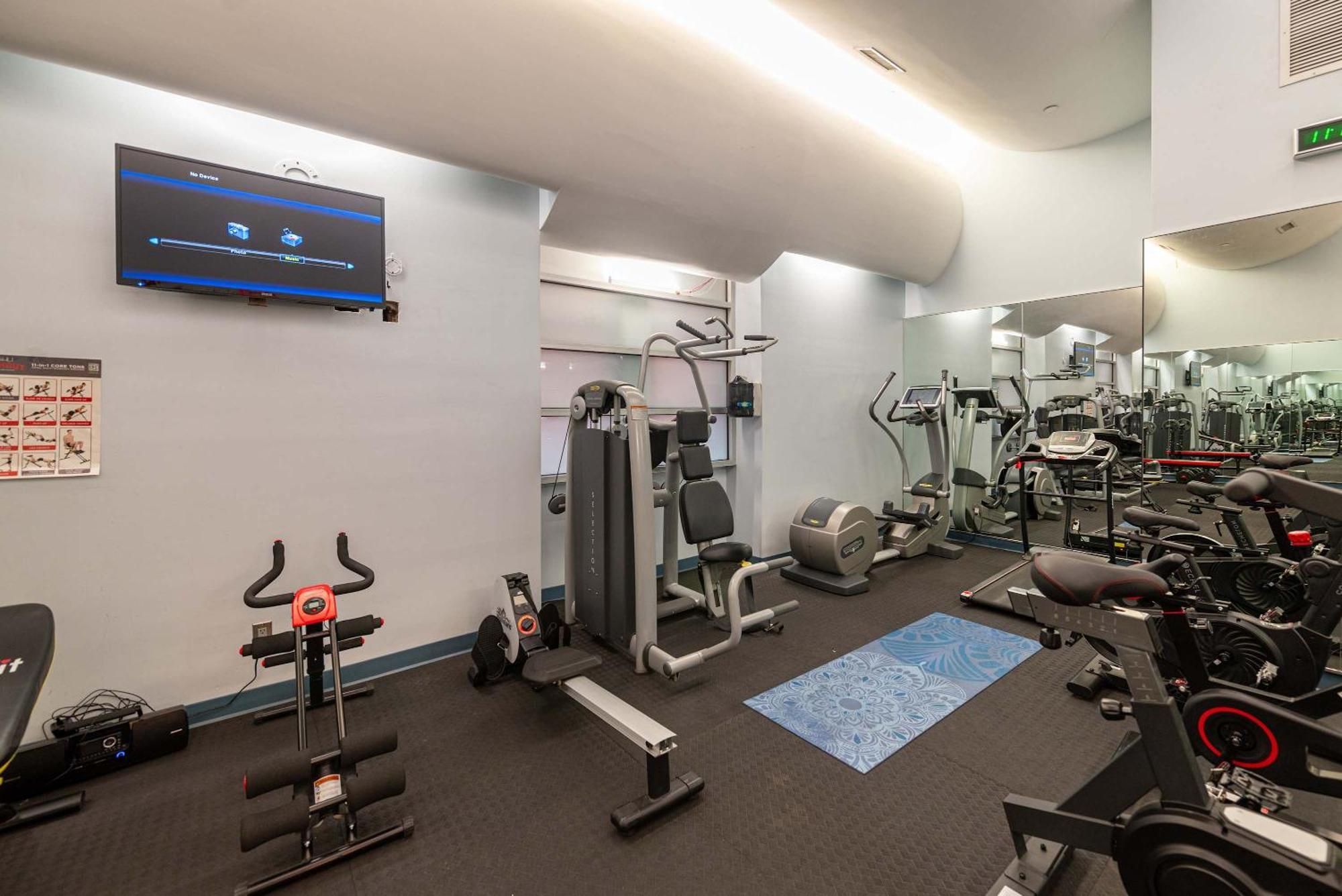 Apartment Walking Score In Heart Of With A Gym *