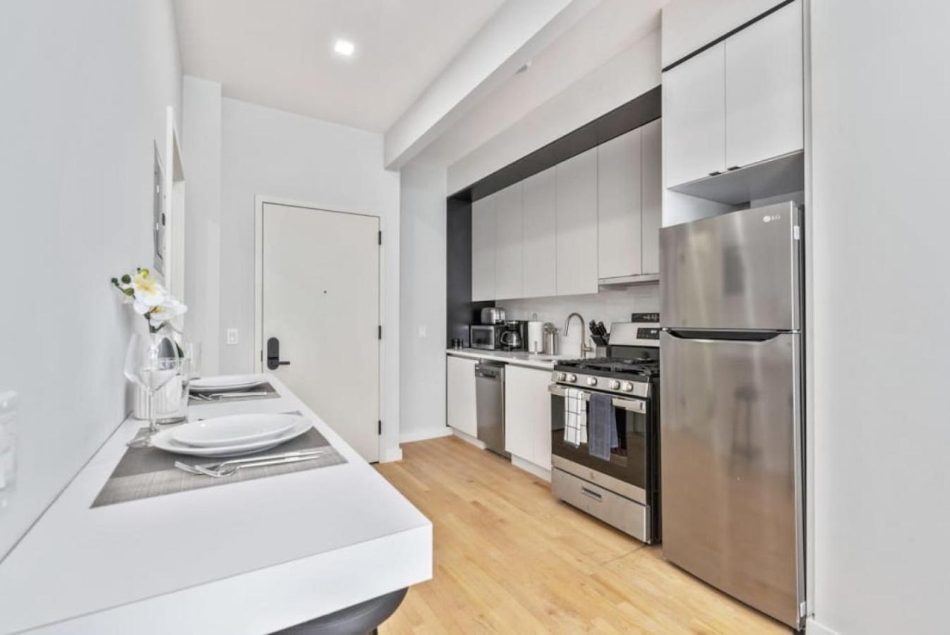 Appartement Studio W Charming Juliet Balcony In Upper East New York