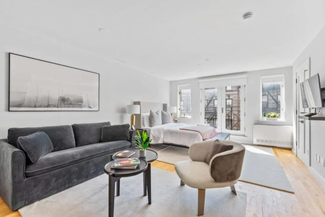 Appartement Luxe Studio With Charming Juliet Balcony New York