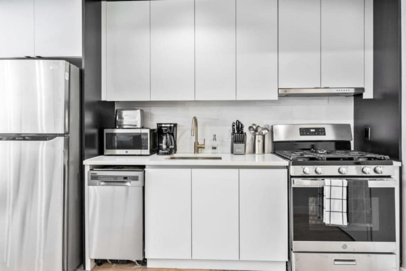 Luxe With Charming Juliet Balcony *