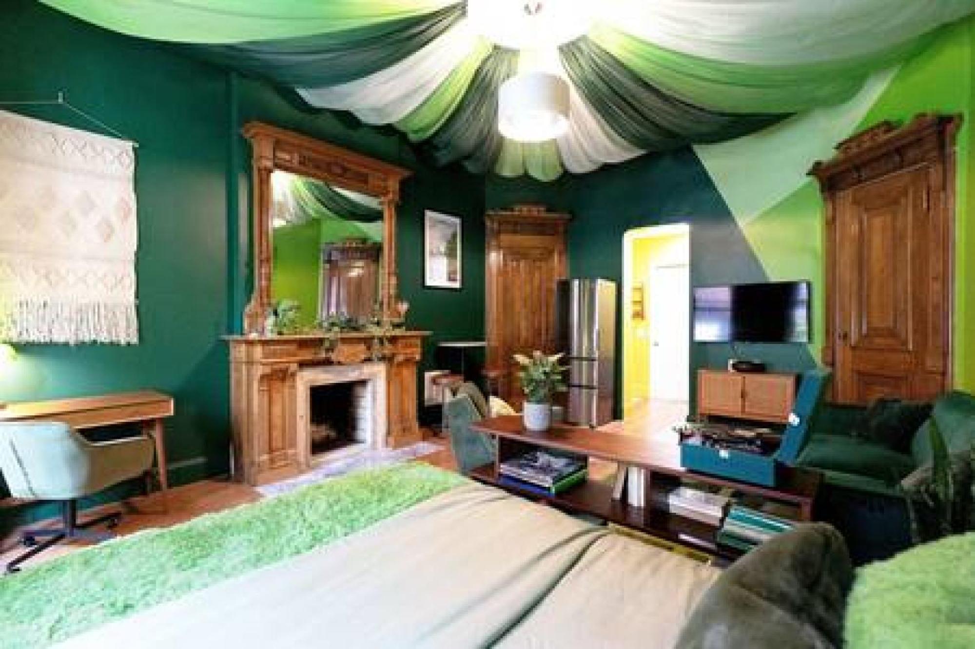 Appartement The Room: 70s Groove Themed New York