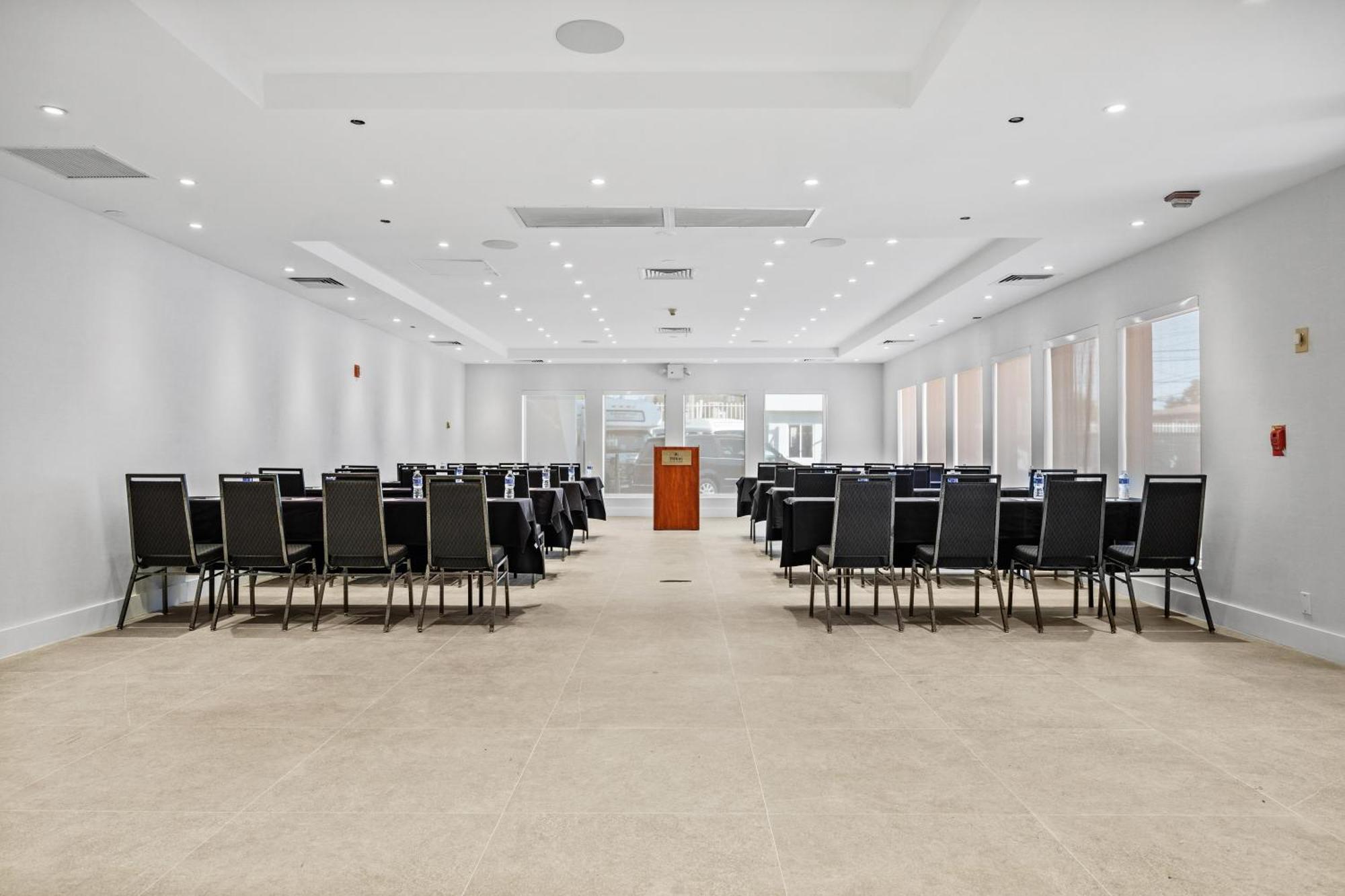 Doubletree By Hilton Jfk Airport 3*
