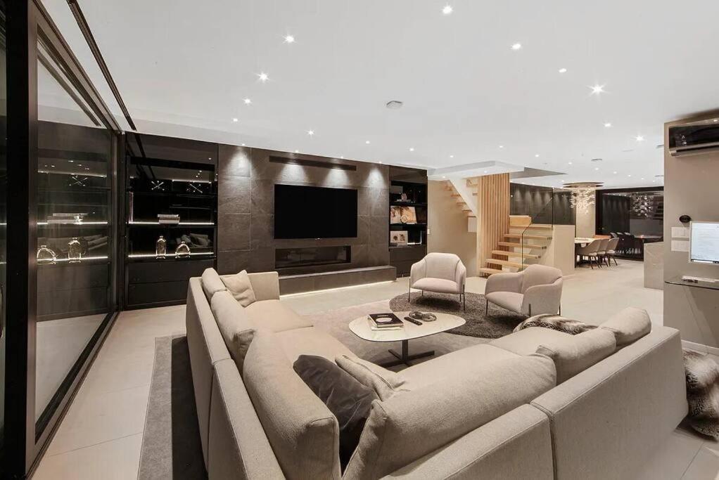 2 Story In Upper Ditmars Astoria Queens Villa *