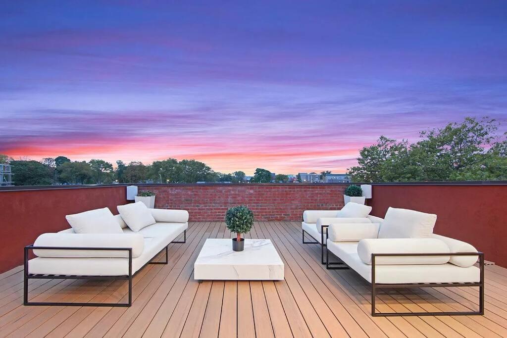 2 Story In Upper Ditmars Astoria Queens Villa *