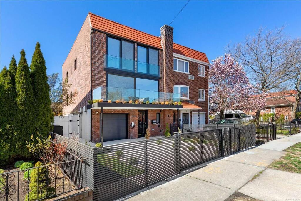 Villa 2 Story In Upper Ditmars Astoria Queens *