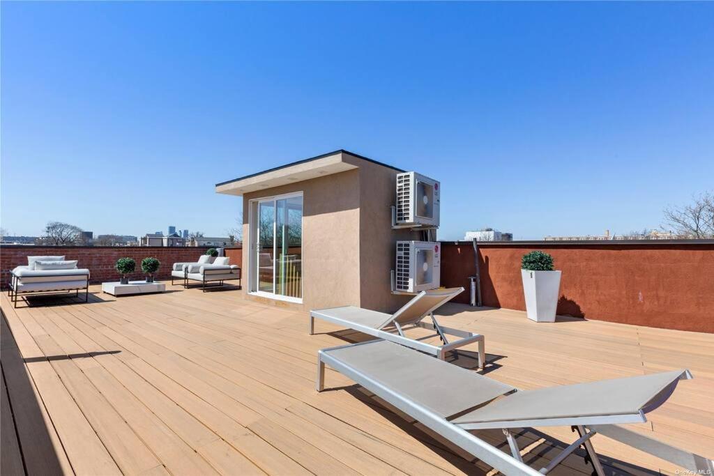 2 Story In Upper Ditmars Astoria Queens Villa *