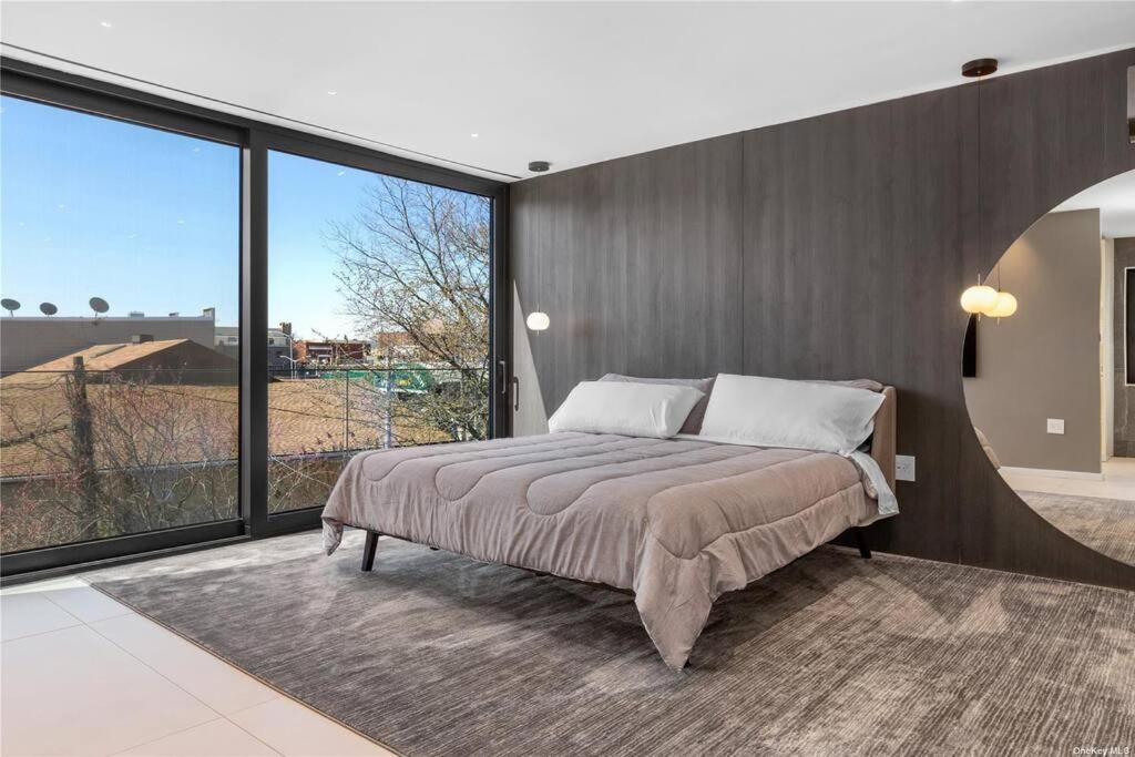 2 Story In Upper Ditmars Astoria Queens Villa New York