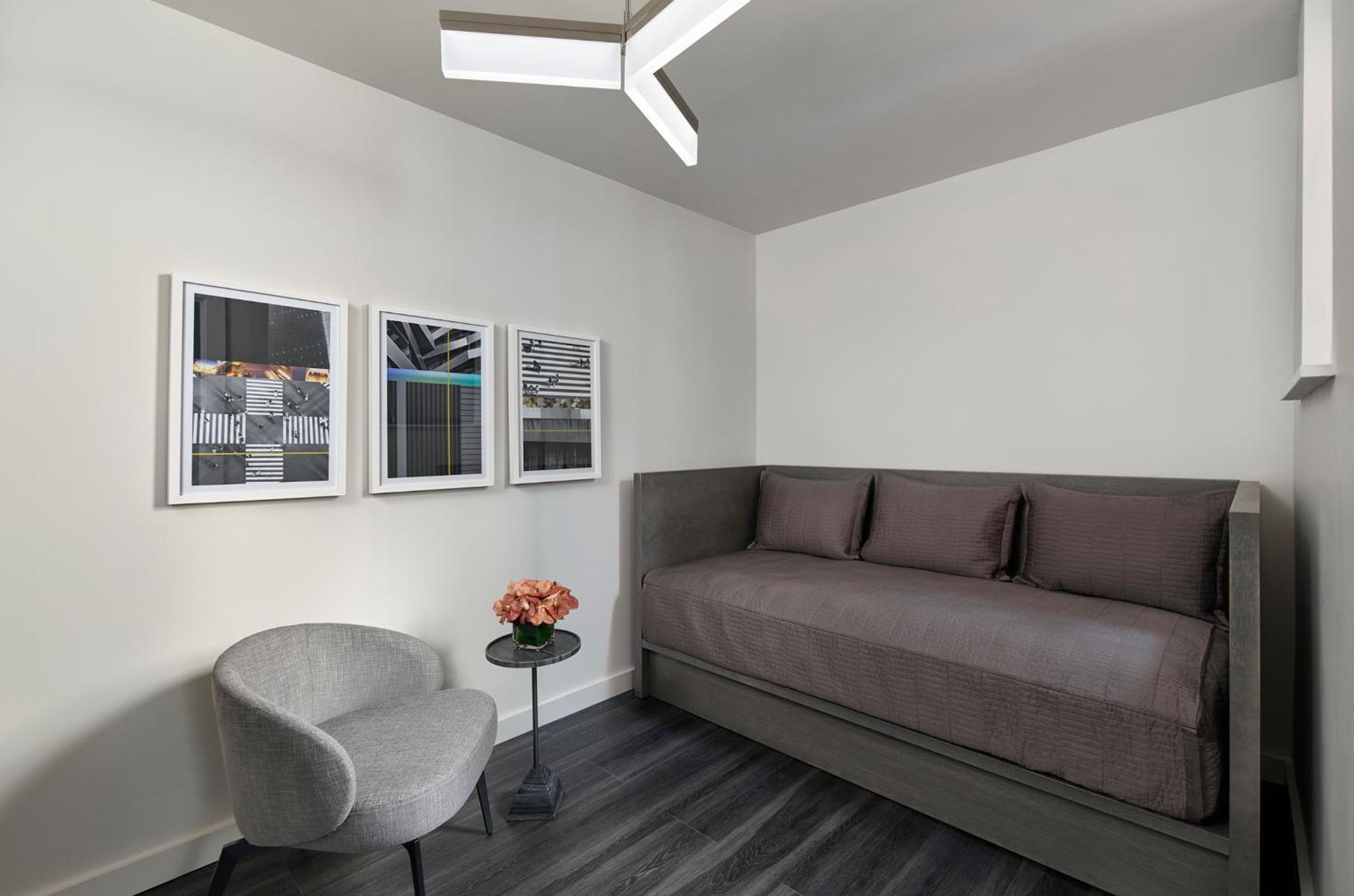 Aparthotel Aka Times Square 4*