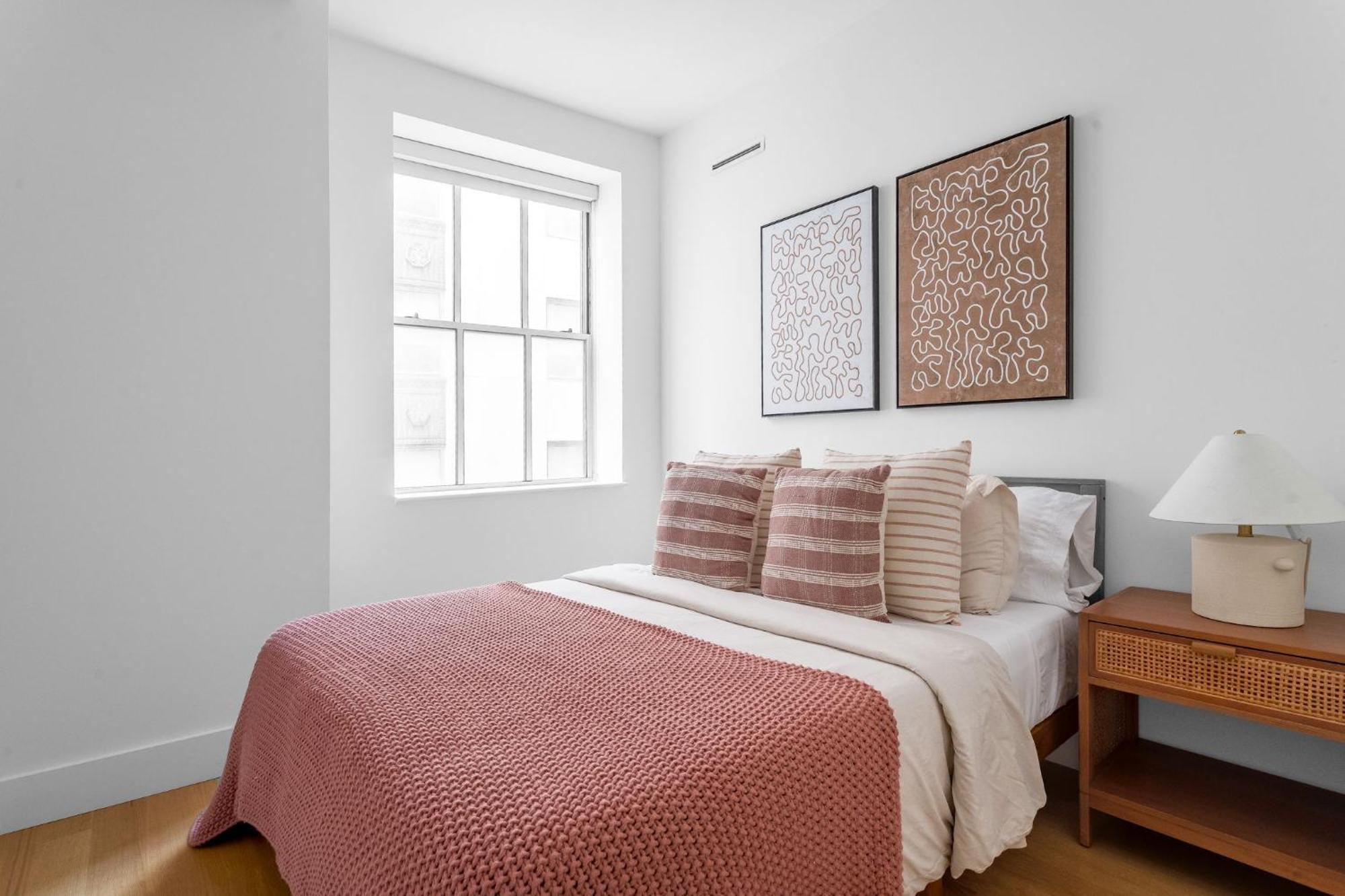 Comfort And Charm 2br 1bath Apartment *