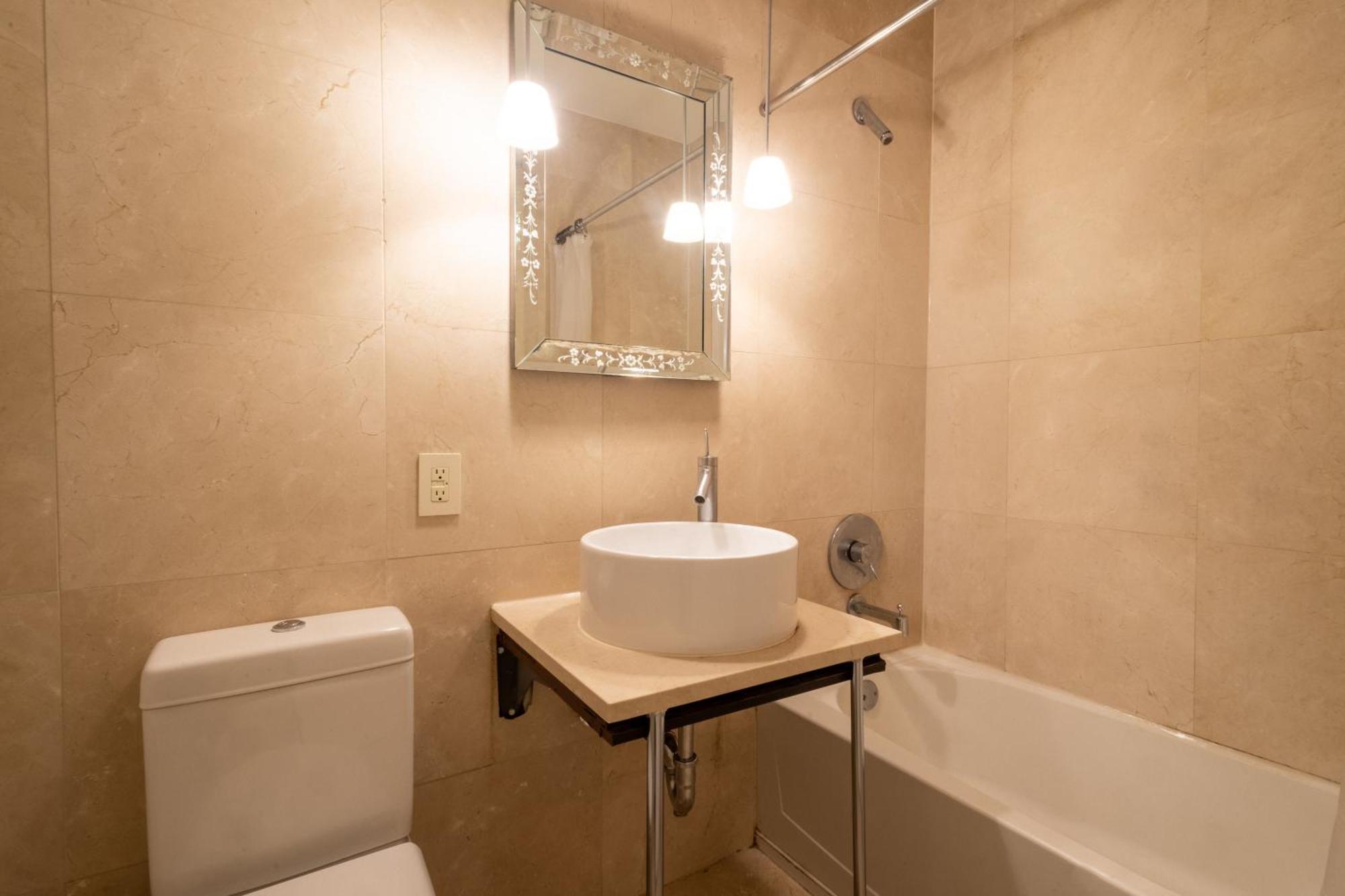 Gorgeous & Stylish 4bdr & 2bth In Downtown Manhattan Apartment *