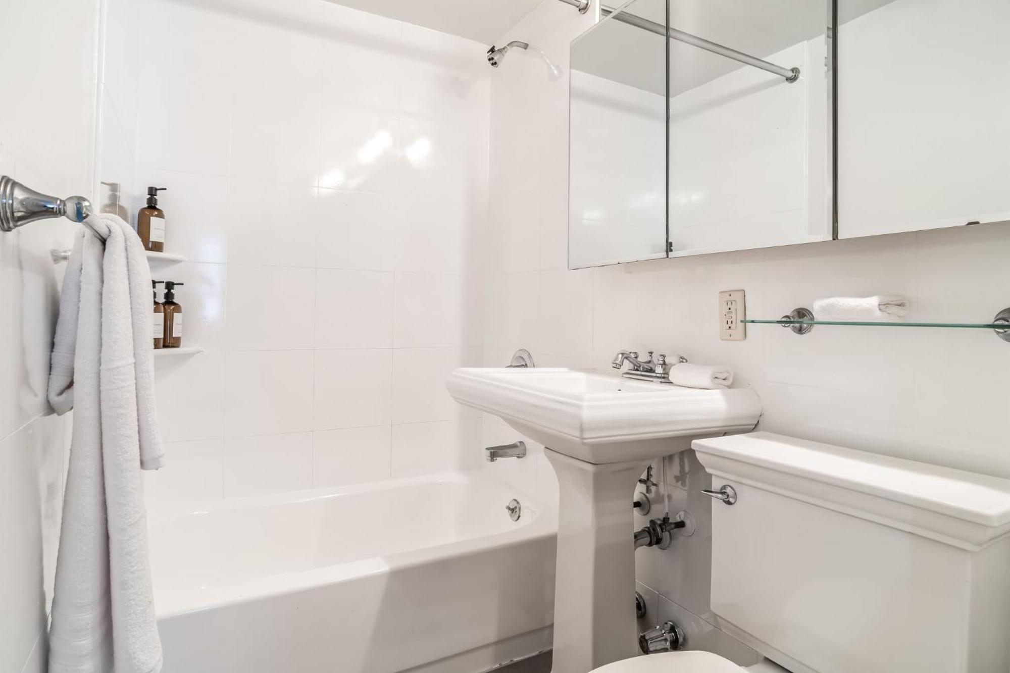 Charming 2-bed 1-bath In Turtle Bay New York