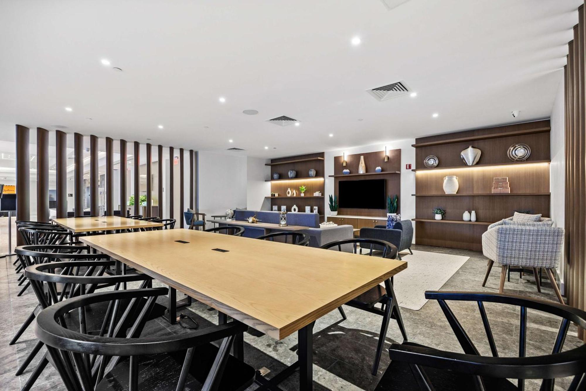 Doubletree By Hilton Jfk Airport 3* New York