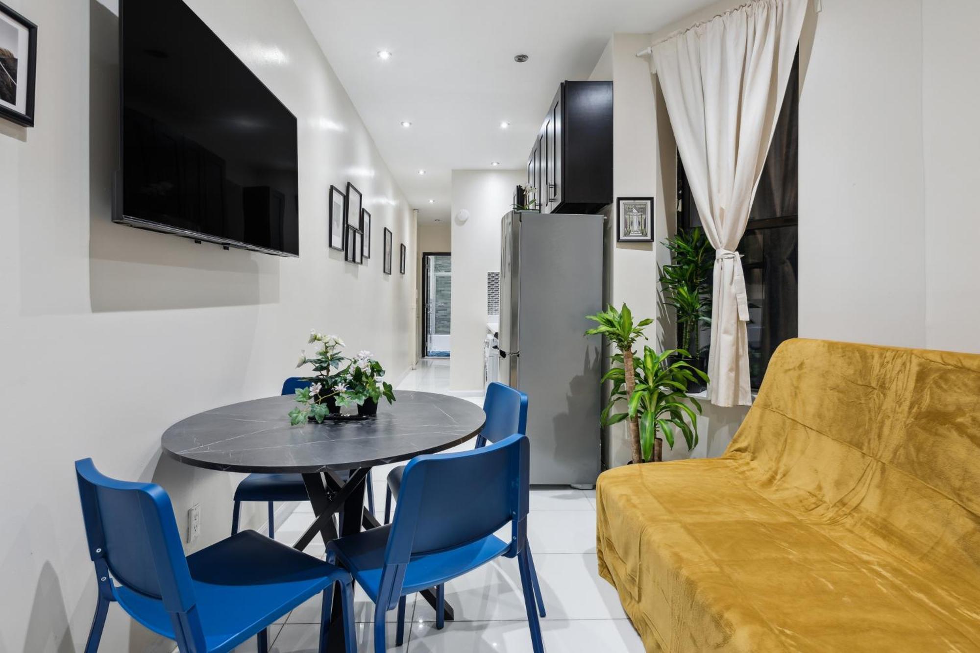 2 Bedroom In Manhattan Valley Apartment *