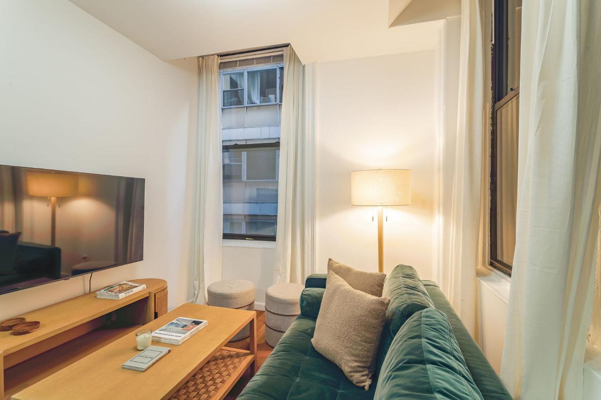 Chic 3br With 3 Beds And 1 Bath Steps From The Vibrant Stone Street District Appartement New York