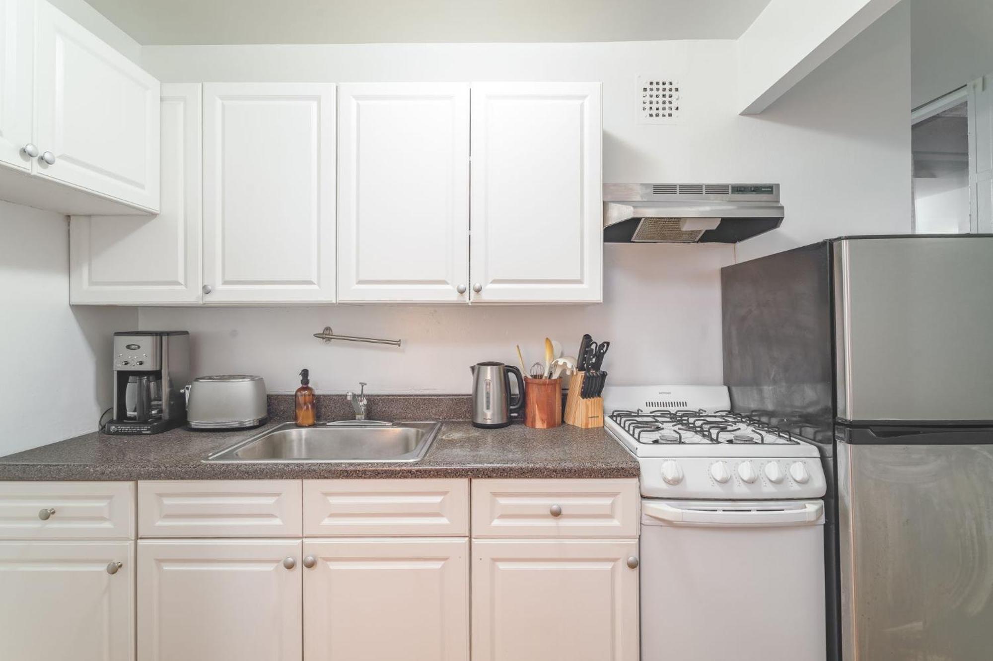 Chic 3br With 3 Beds And 1 Bath Steps From The Vibrant Stone Street District Appartement *