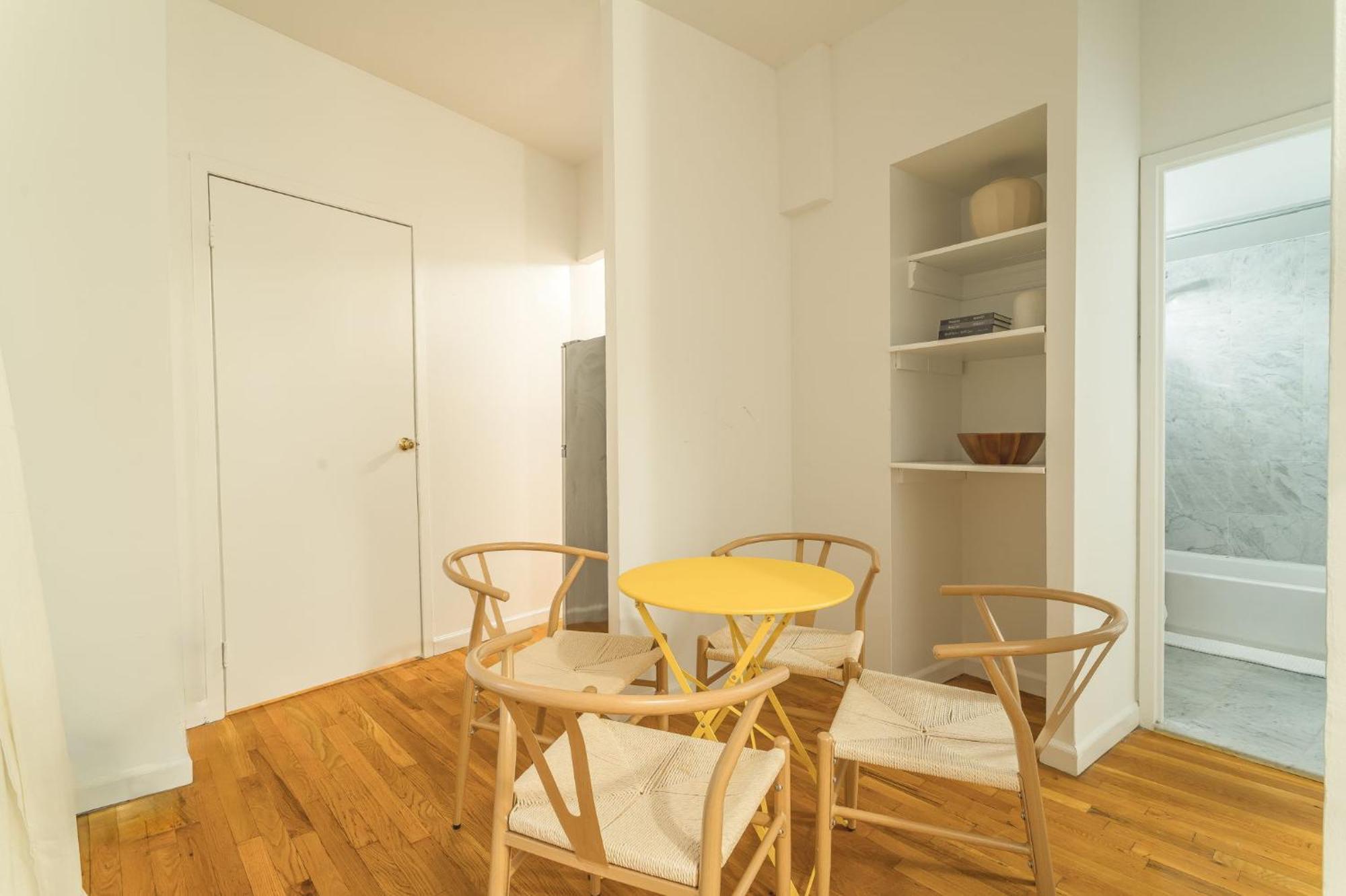 Chic 3br With 3 Beds And 1 Bath Steps From The Vibrant Stone Street District Appartement New York