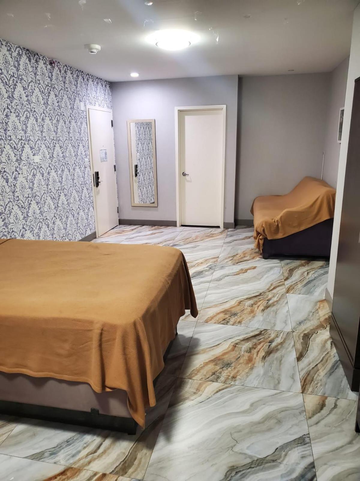 The Essence At Jfk Hotel