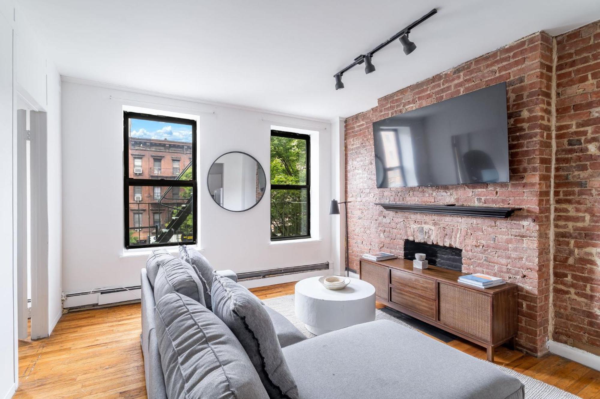 Bright 3br 1ba Retreat In Hells Kitchen Steps From Times Square *