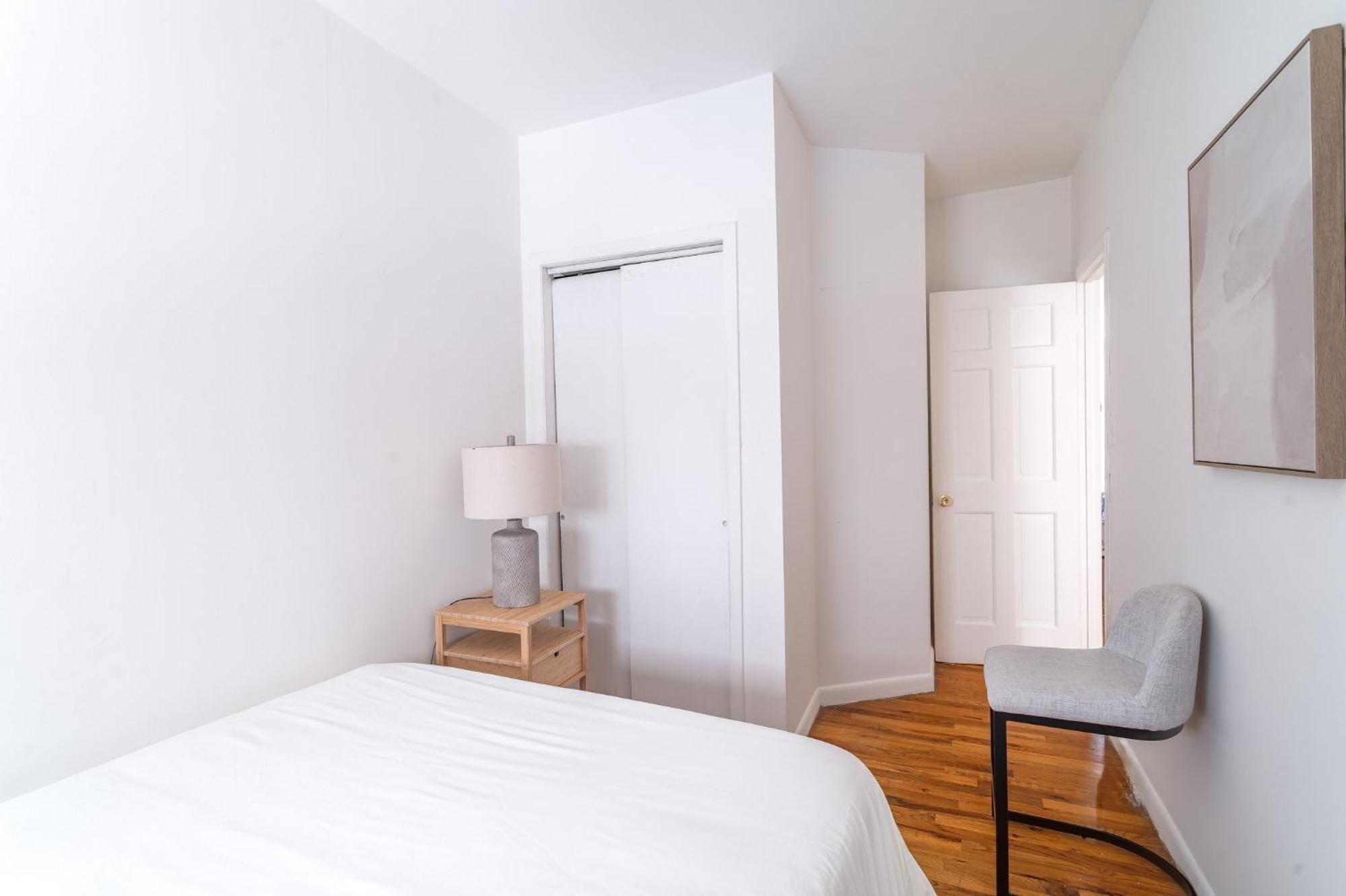 Bright 3br 1ba Retreat In Hells Kitchen Steps From Times Square Apartment *