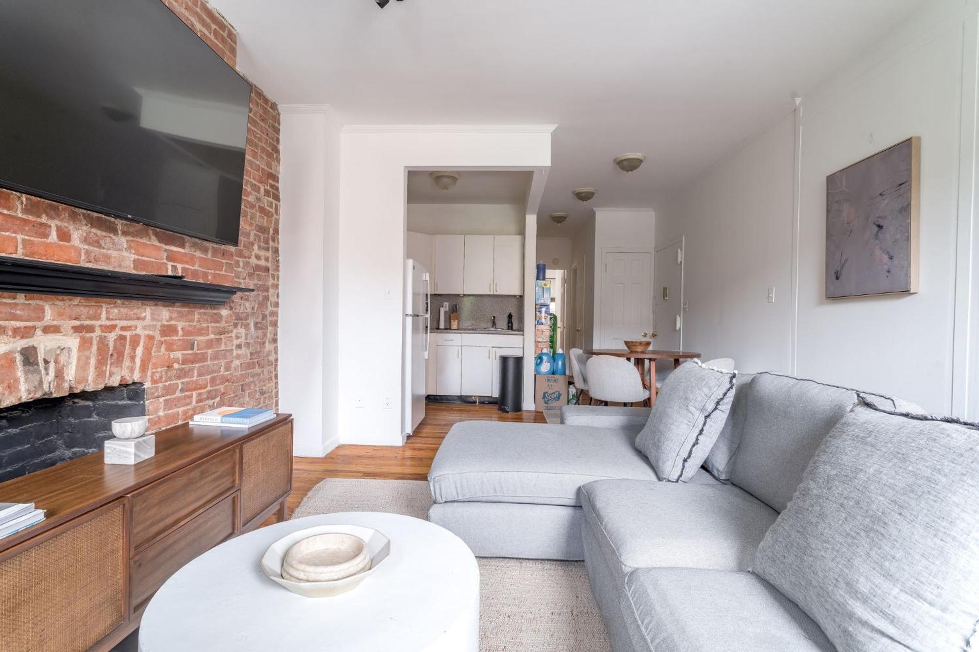 Bright 3br 1ba Retreat In Hells Kitchen Steps From Times Square Apartment New York