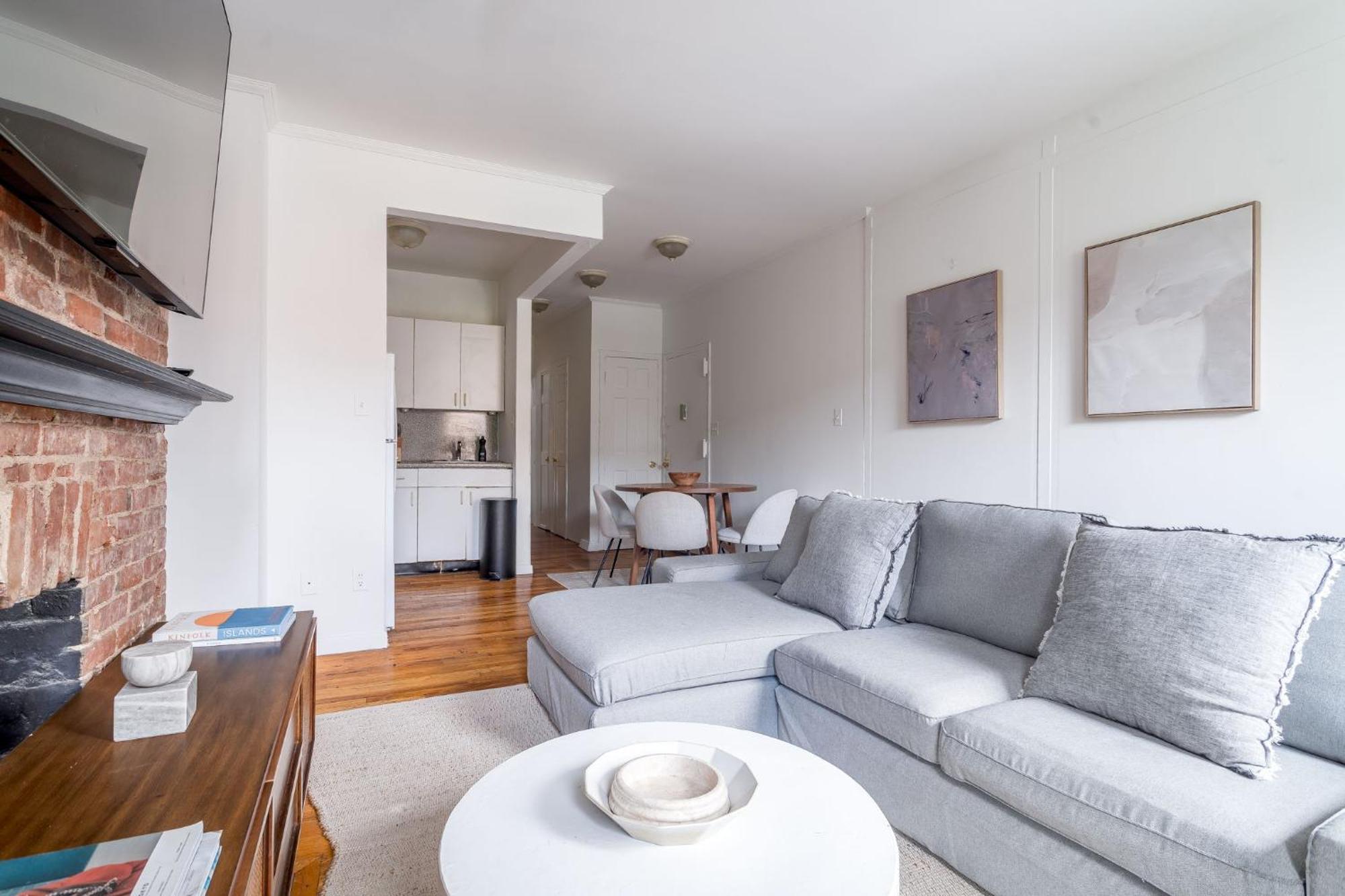 Bright 3br 1ba Retreat In Hells Kitchen Steps From Times Square *