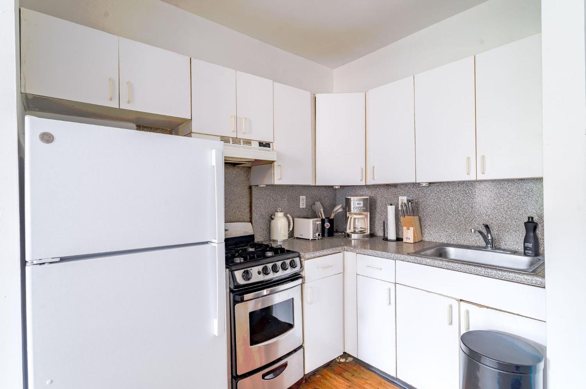 Bright 3br 1ba Retreat In Hells Kitchen Steps From Times Square Apartment