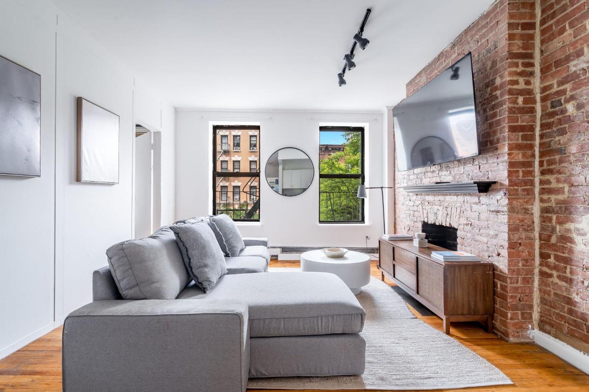 Apartment Bright 3br 1ba Retreat In Hells Kitchen Steps From Times Square *