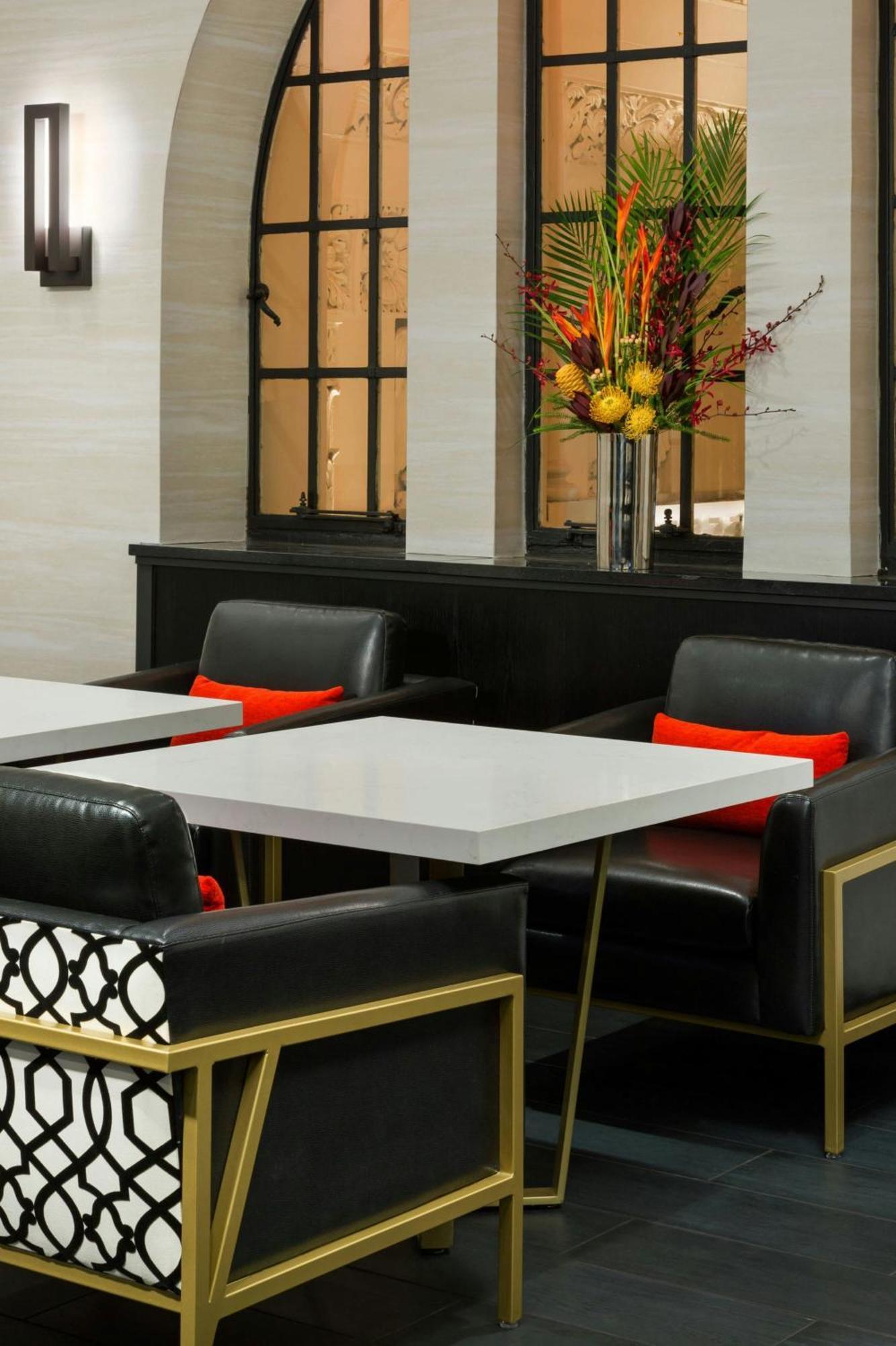 The Lexington Hotel, Autograph Collection Hotel 4*